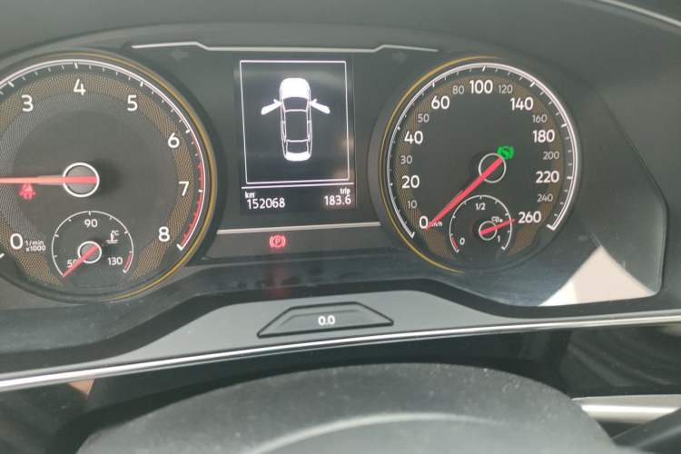 Used Volkswagen Passat 2019 330TSI Elite Edition China VI Odometer Close Up