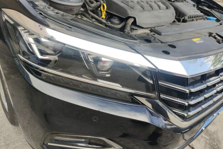Used Volkswagen Passat 2019 330TSI Elite Edition China VI Right Front Headlight