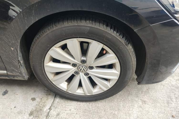 Used Volkswagen Passat 2019 330TSI Elite Edition China VI Right Front Wheel Hub