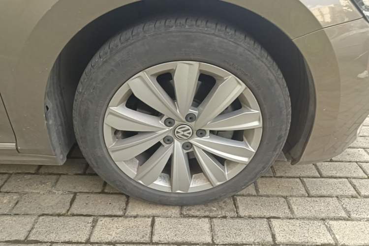 Used Volkswagen Passat 2019 330TSI Elite Edition China V Standard Right Front Wheel Hub