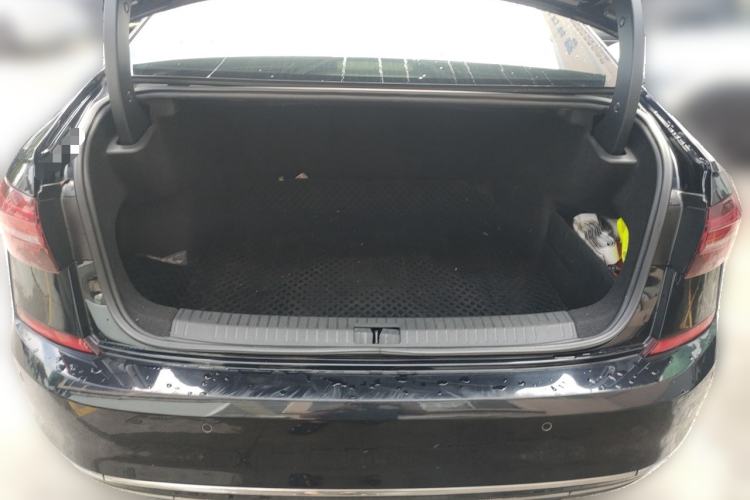 Used Volkswagen Passat 2019 330TSI Elite Edition China VI Trunk