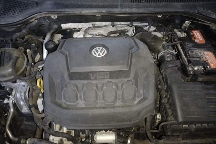 Used Volkswagen Passat 2019 330TSI Luxury Edition China VI Standard Engine Bay