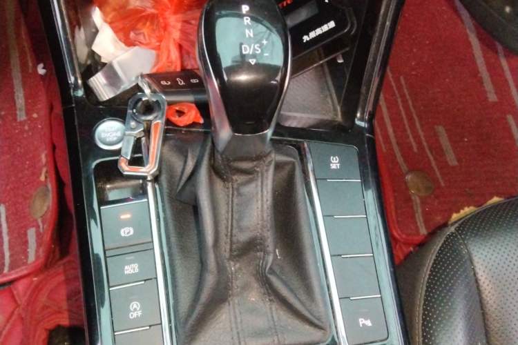 Used Volkswagen Passat 2019 330TSI Luxury Edition China VI Standard Gear Lever
