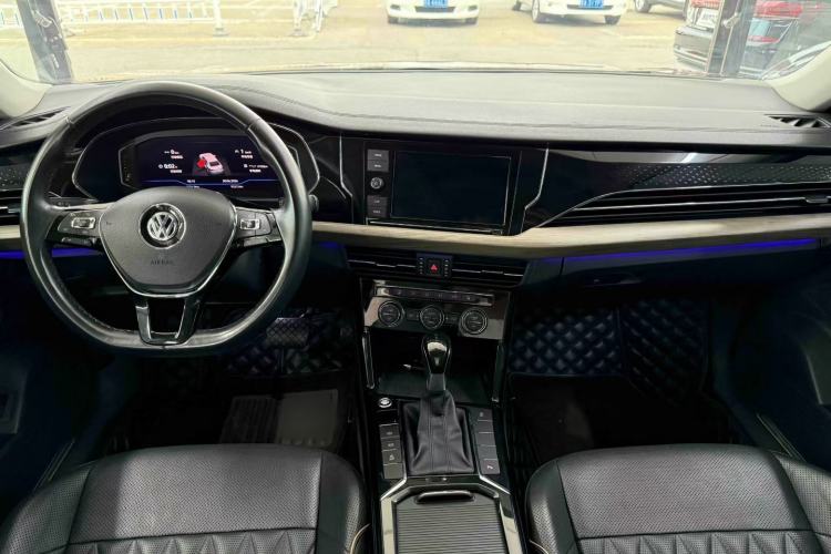 Used Volkswagen Passat 2019 330TSI Luxury Edition China VI Standard Interior 1