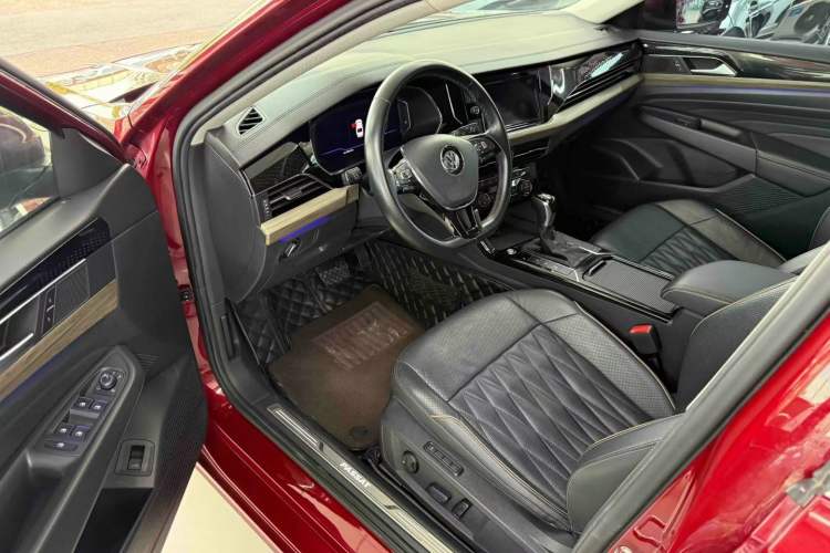 Used Volkswagen Passat 2019 330TSI Luxury Edition China VI Standard Interior 2