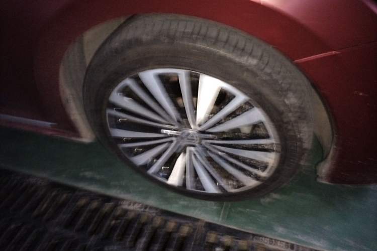 Used Volkswagen Passat 2019 330TSI Luxury Edition China VI Standard Right Front Wheel Hub
