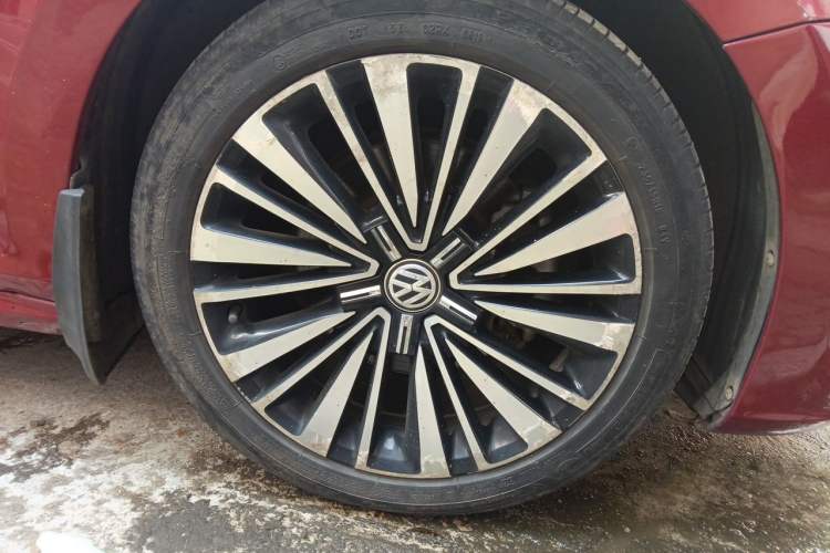Used Volkswagen Passat 2019 330TSI Luxury Edition China V Standard Right Front Wheel Hub