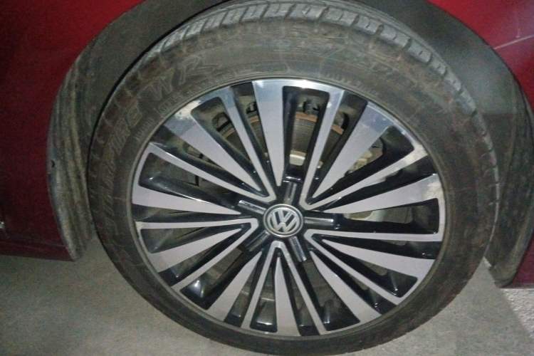 Used Volkswagen Passat 2019 330TSI Luxury Edition China V Standard Right Front Wheel Hub