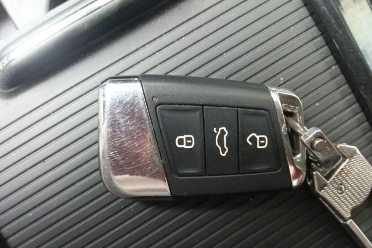 Used Volkswagen Passat 2019 330TSI Luxury Edition China V Standard Vehicle Key