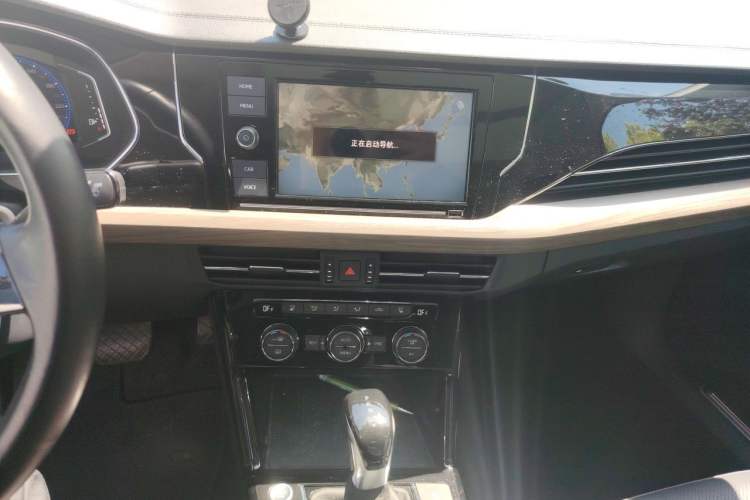 Used Volkswagen Passat 2019 380TSI Luxury Edition China VI Standard Audio And AC Panel