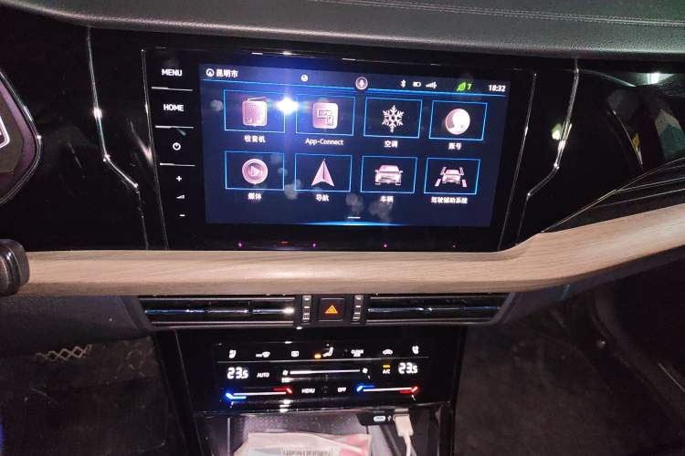 Used Volkswagen Passat 2019 380TSI Prestige Edition China VI Standard Audio And AC Panel