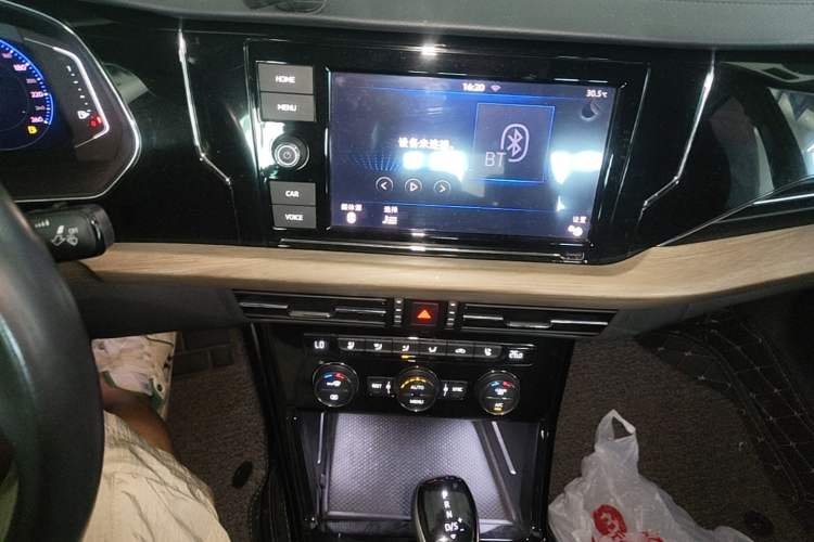Used Volkswagen Passat 2019 330TSI Luxury Edition China VI Standard Audio And AC Panel