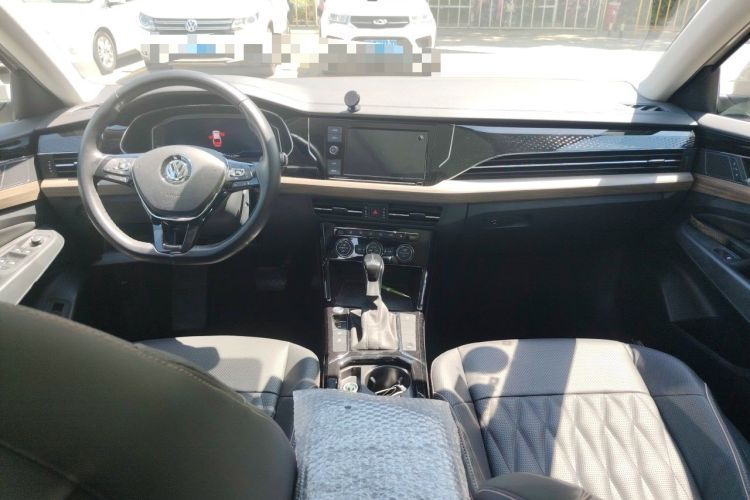 Used Volkswagen Passat 2019 380TSI Luxury Edition China VI Standard Center Console