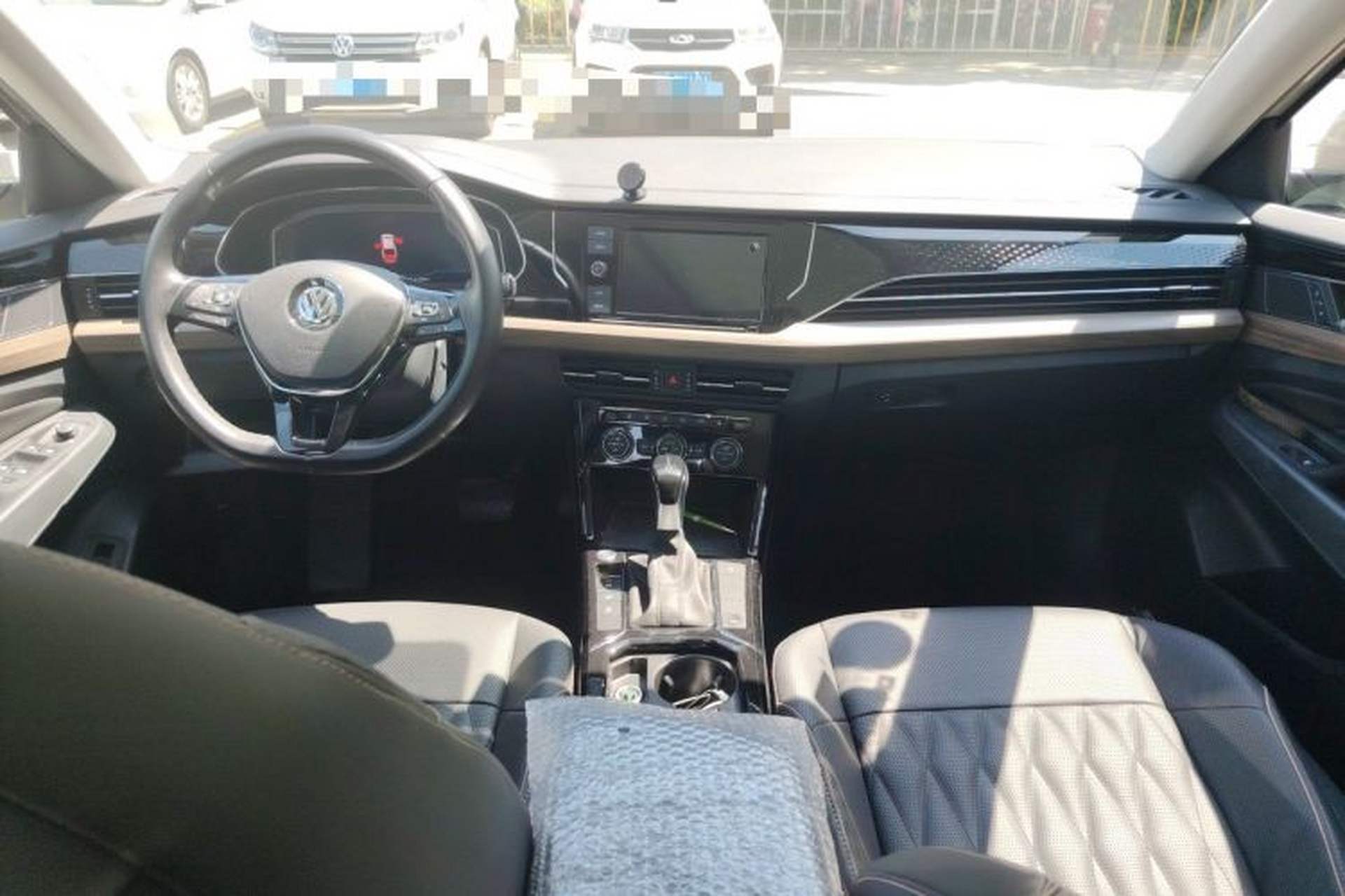 Used Volkswagen Passat 2019 380TSI Luxury Edition China VI Standard Center Console