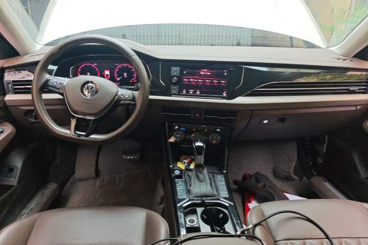 Used Volkswagen Passat 2019 330TSI Luxury Edition China V Standard Center Console