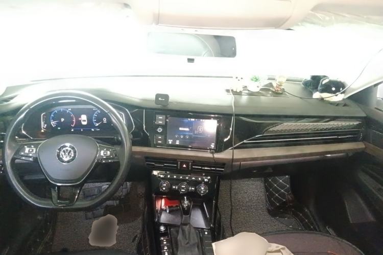 Used Volkswagen Passat 2019 330TSI Luxury Edition China VI Standard Center Console