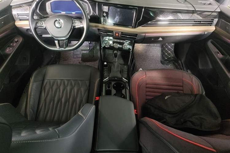 Used Volkswagen Passat 2019 330TSI Luxury Edition China VI Standard Center Console