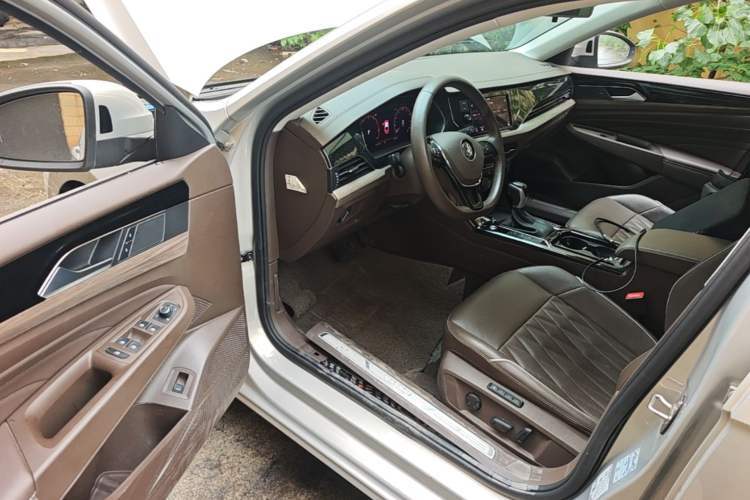Used Volkswagen Passat 2019 330TSI Luxury Edition China V Standard Driver Seat