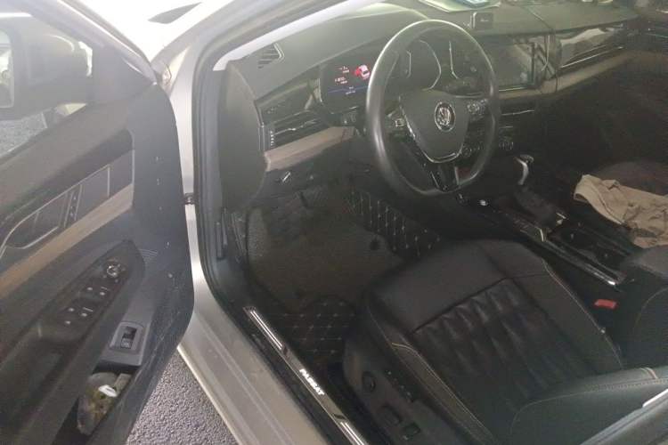 Used Volkswagen Passat 2019 330TSI Luxury Edition China VI Standard Driver Seat