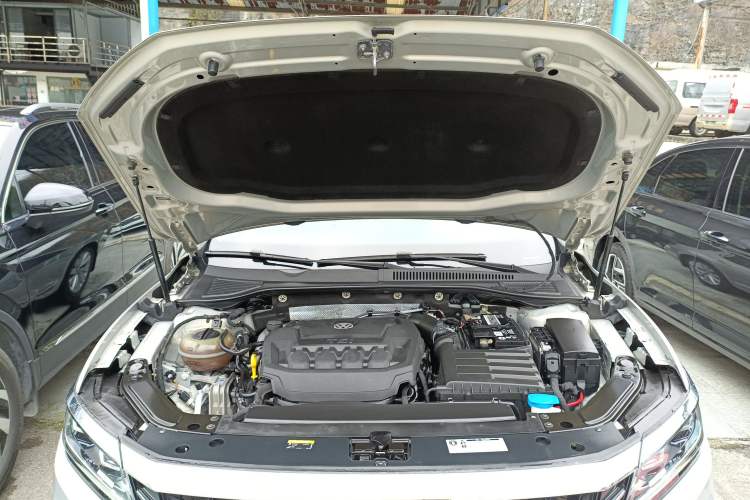 Used Volkswagen Passat 2019 330TSI Elite Edition China VI Engine Bay