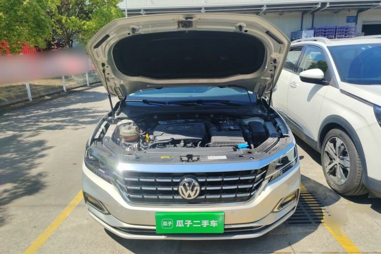 Used Volkswagen Passat 2019 380TSI Luxury Edition China VI Standard Engine Bay