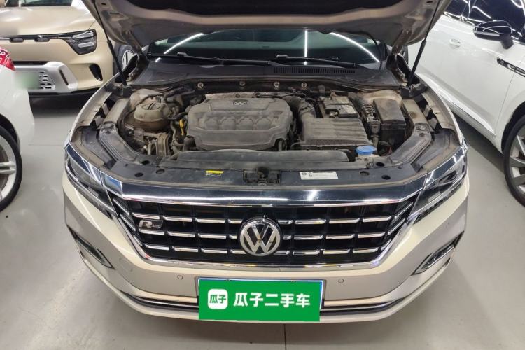 Used Volkswagen Passat 2019 330TSI Luxury Edition China VI Standard Engine Bay