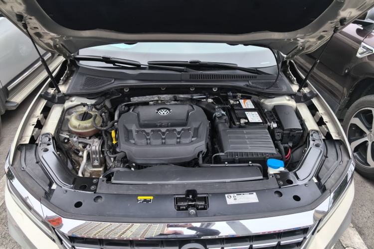 Used Volkswagen Passat 2019 330TSI Elite Edition China VI Engine Bay
