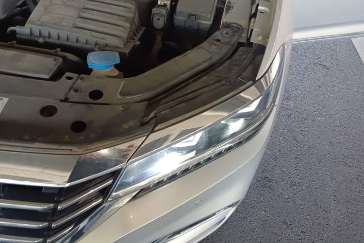 Used Volkswagen Passat 2019 330TSI Luxury Edition China VI Standard Engine Bay Left
