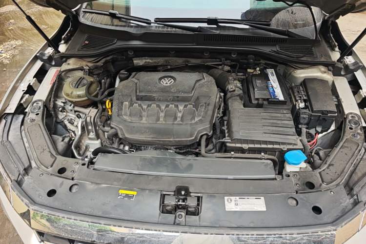 Used Volkswagen Passat 2019 330TSI Luxury Edition China V Standard Engine Bay