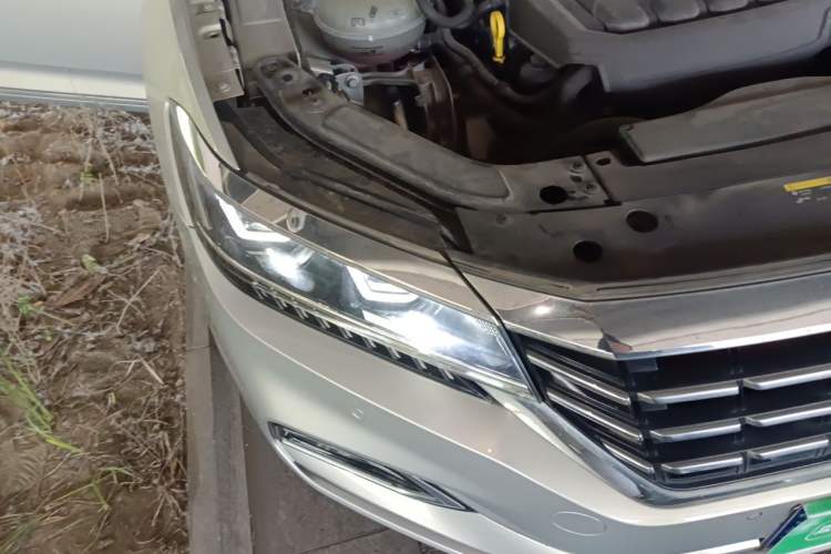Used Volkswagen Passat 2019 330TSI Luxury Edition China VI Standard Engine Bay Right