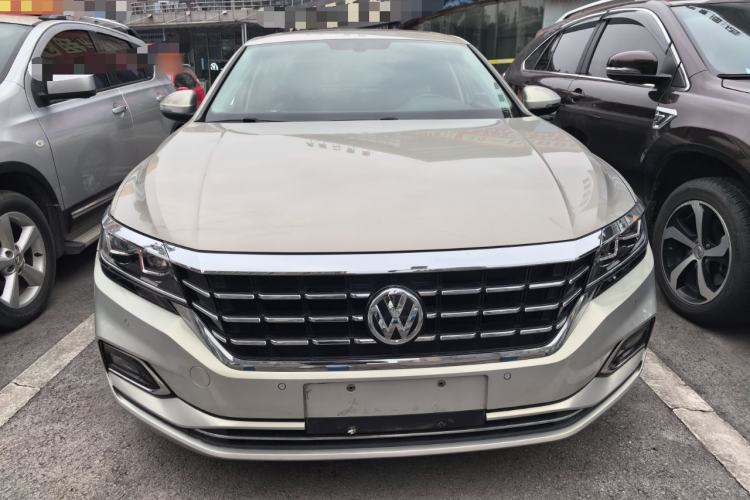 Used Volkswagen Passat 2019 330TSI Elite Edition China VI Front