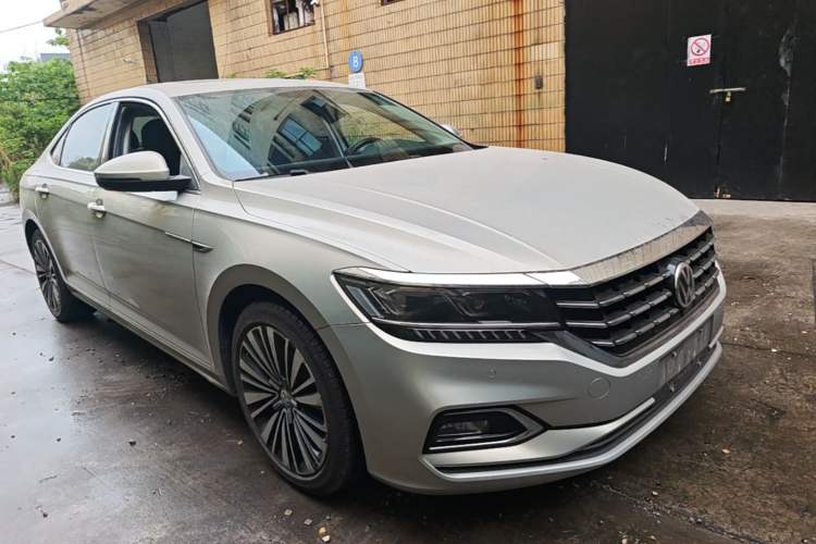Used Volkswagen Passat 2019 330TSI Luxury Edition China V Standard Front Right 45 Deg