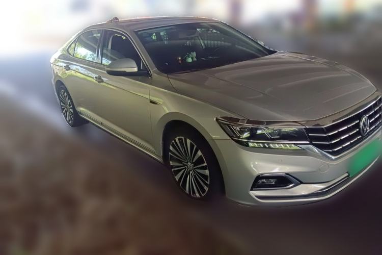 Used Volkswagen Passat 2019 330TSI Luxury Edition China VI Standard Front Right 45 Deg