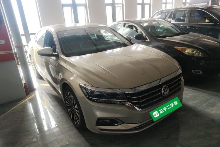 Used Volkswagen Passat 2019 330TSI Luxury Edition China VI Standard Front Right 45 Deg