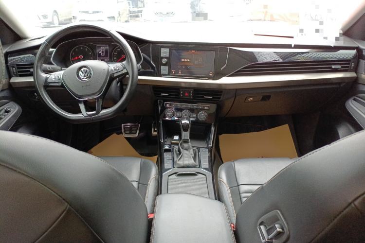 Used Volkswagen Passat 2019 330TSI Elite Edition China VI Interior 2