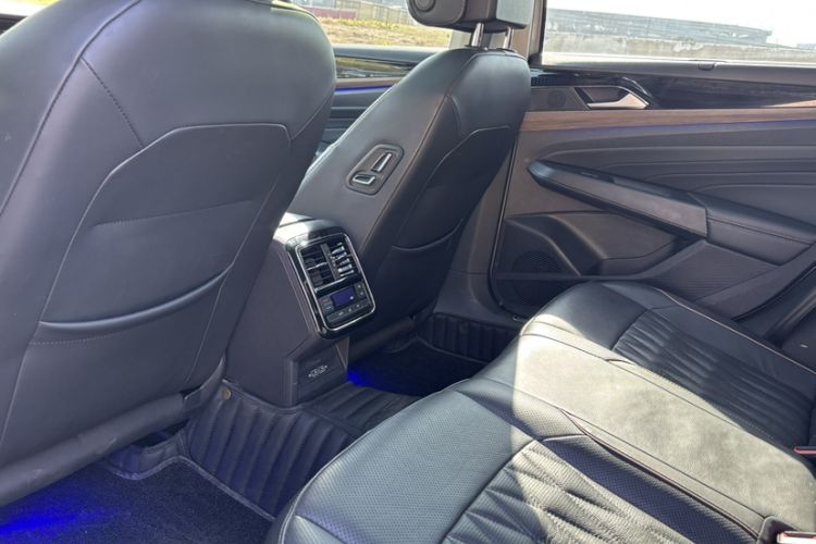 Used Volkswagen Passat 2019 330TSI Luxury Edition China VI Standard Interior 2