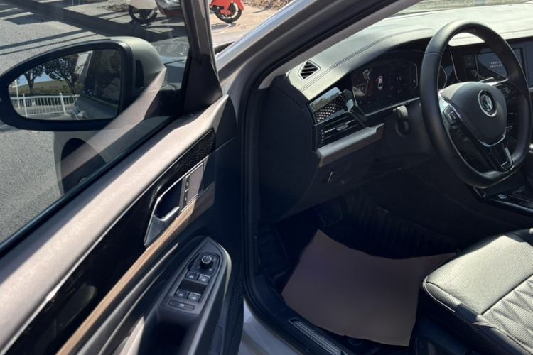 Used Volkswagen Passat 2019 330TSI Luxury Edition China VI Standard Interior 3