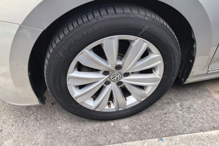 Used Volkswagen Passat 2019 330TSI Elite Edition China VI Left Front Wheel Hub