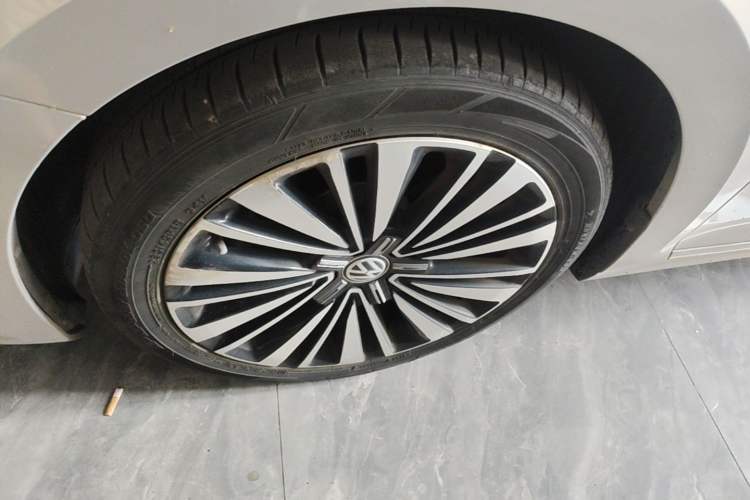Used Volkswagen Passat 2019 330TSI Luxury Edition China VI Standard Left Front Wheel Hub