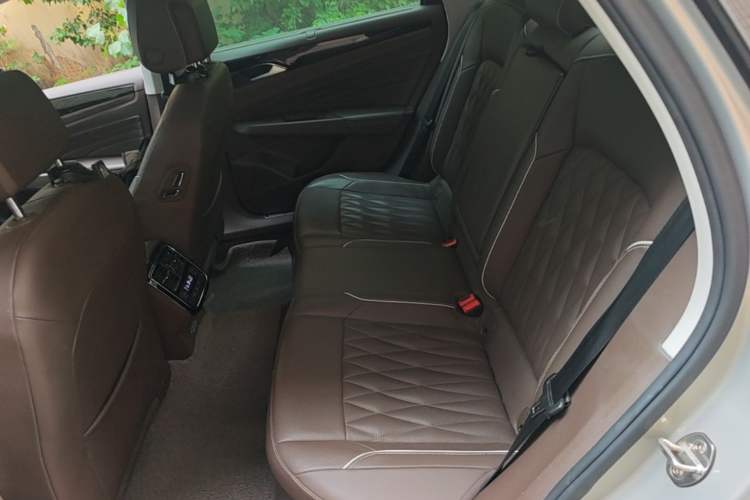 Used Volkswagen Passat 2019 330TSI Luxury Edition China V Standard Left Rear Seat