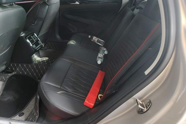 Used Volkswagen Passat 2019 330TSI Luxury Edition China VI Standard Left Rear Seat