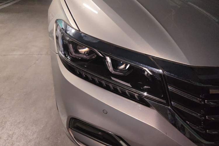 Used Volkswagen Passat 2019 380TSI Prestige Edition China VI Standard Right Front Headlight