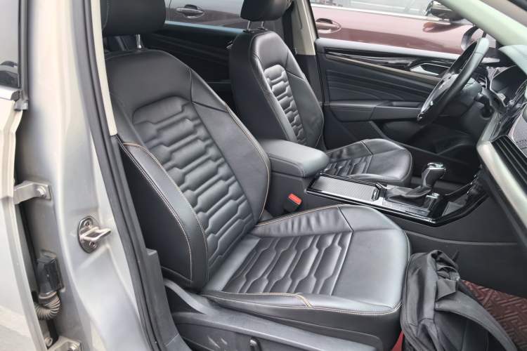 Used Volkswagen Passat 2019 330TSI Elite Edition China VI Right Front Seat