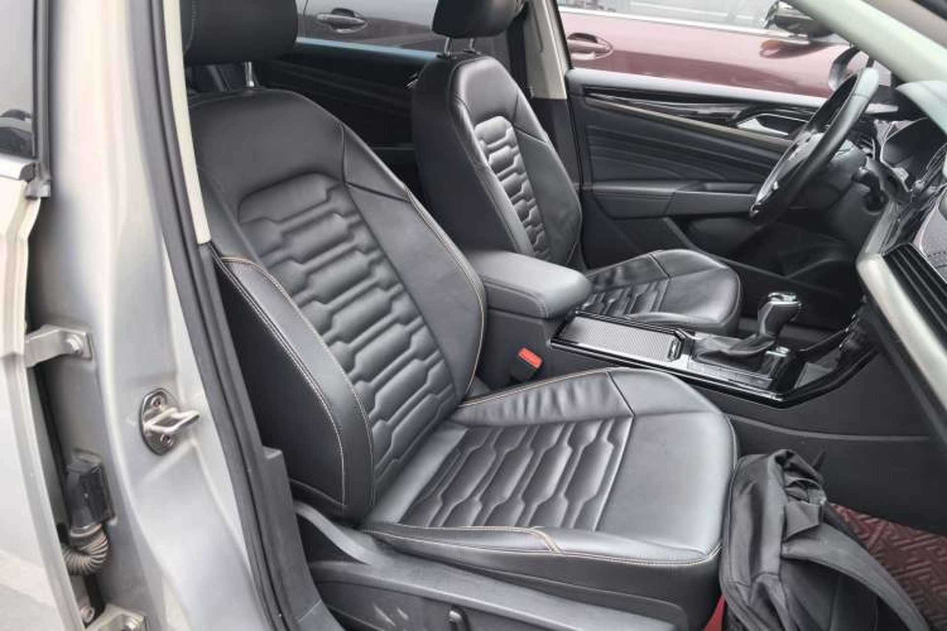 Used Volkswagen Passat 2019 330TSI Elite Edition China VI Right Front Seat