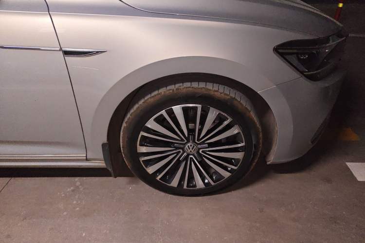Used Volkswagen Passat 2019 380TSI Prestige Edition China VI Standard Right Front Wheel Hub
