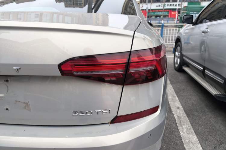 Used Volkswagen Passat 2019 330TSI Elite Edition China VI Right Rear Taillight