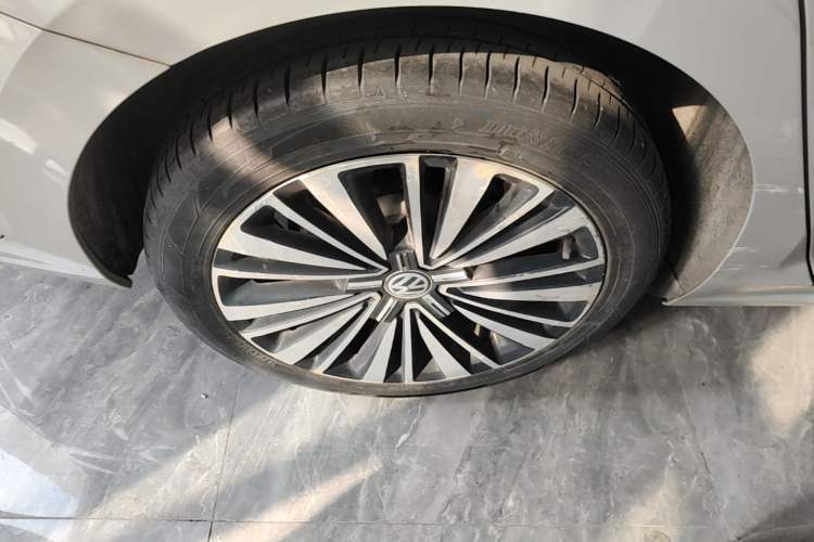 Used Volkswagen Passat 2019 330TSI Luxury Edition China VI Standard Right Rear Wheel Hub