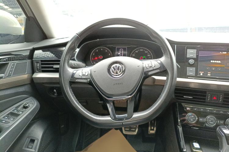 Used Volkswagen Passat 2019 330TSI Elite Edition China VI Steering Wheel