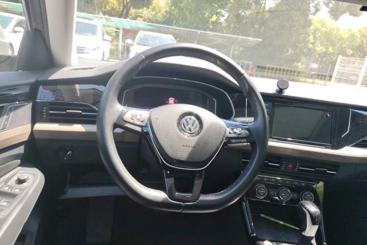 Used Volkswagen Passat 2019 380TSI Luxury Edition China VI Standard Steering Wheel