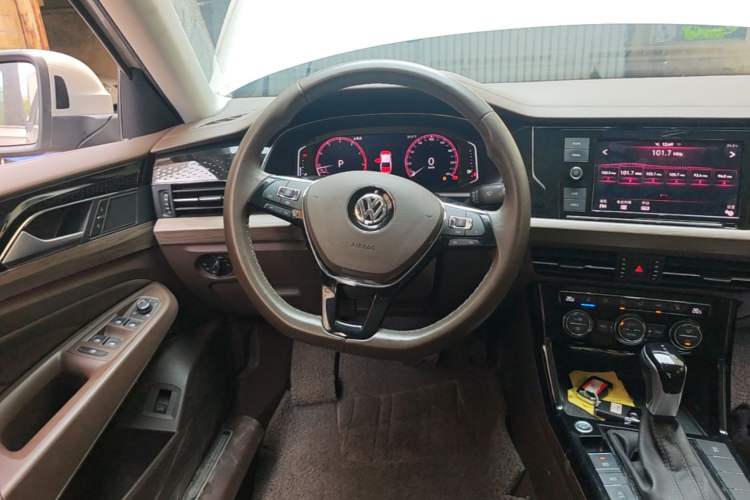 Used Volkswagen Passat 2019 330TSI Luxury Edition China V Standard Steering Wheel
